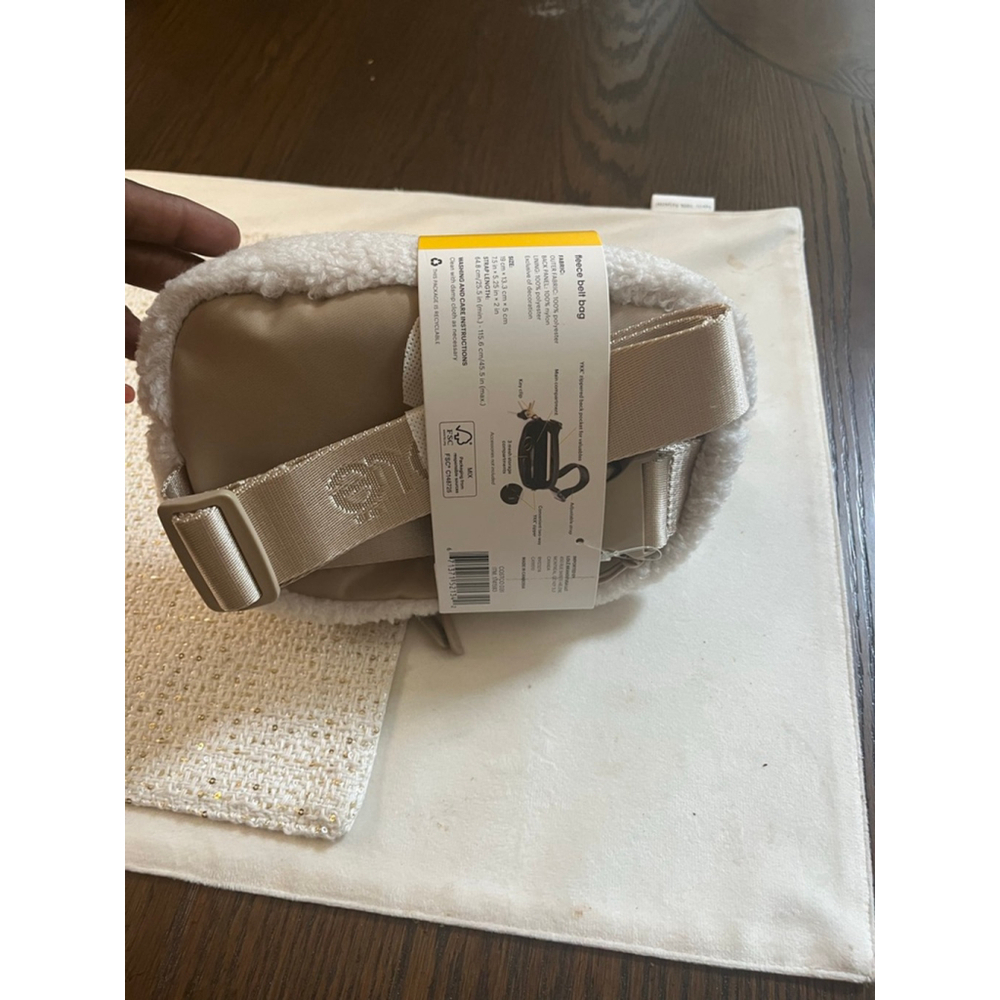 NWT Lole Fleece Belt Bag Unisex Travel Bag Off-White - Picture 3 of 5